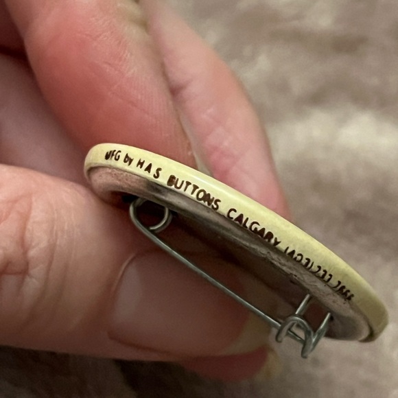 1975 Calgary Stampede Pinback Button - Picture 4 of 4